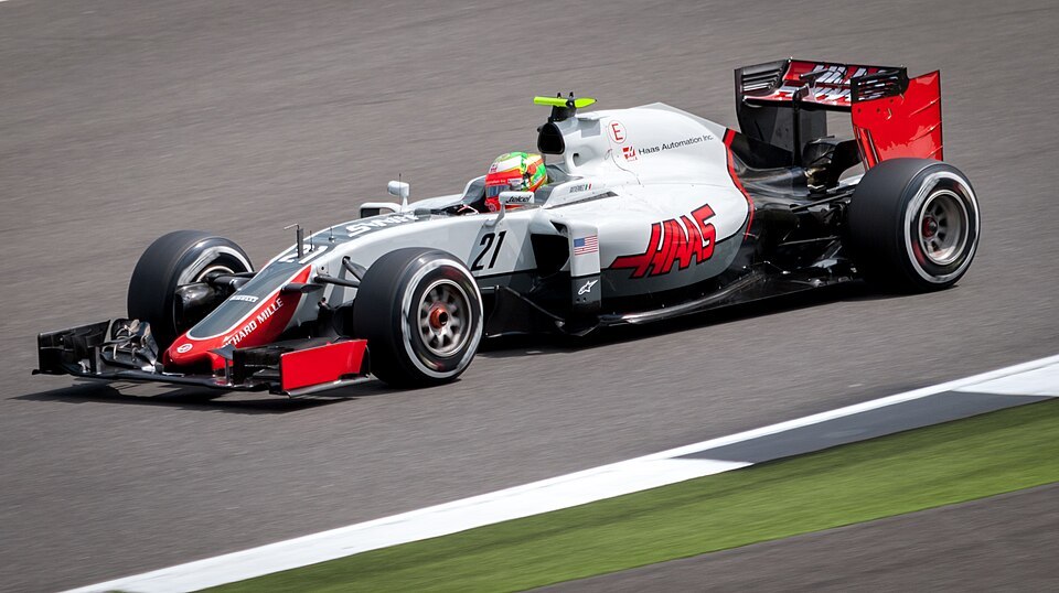 Esteban Gutierrez w Haasie podczas sezonu 2016