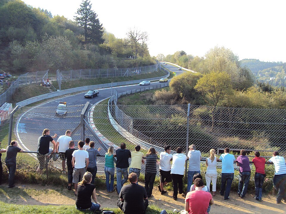 Zakręt Wehrseifen na pętli Nordschleife