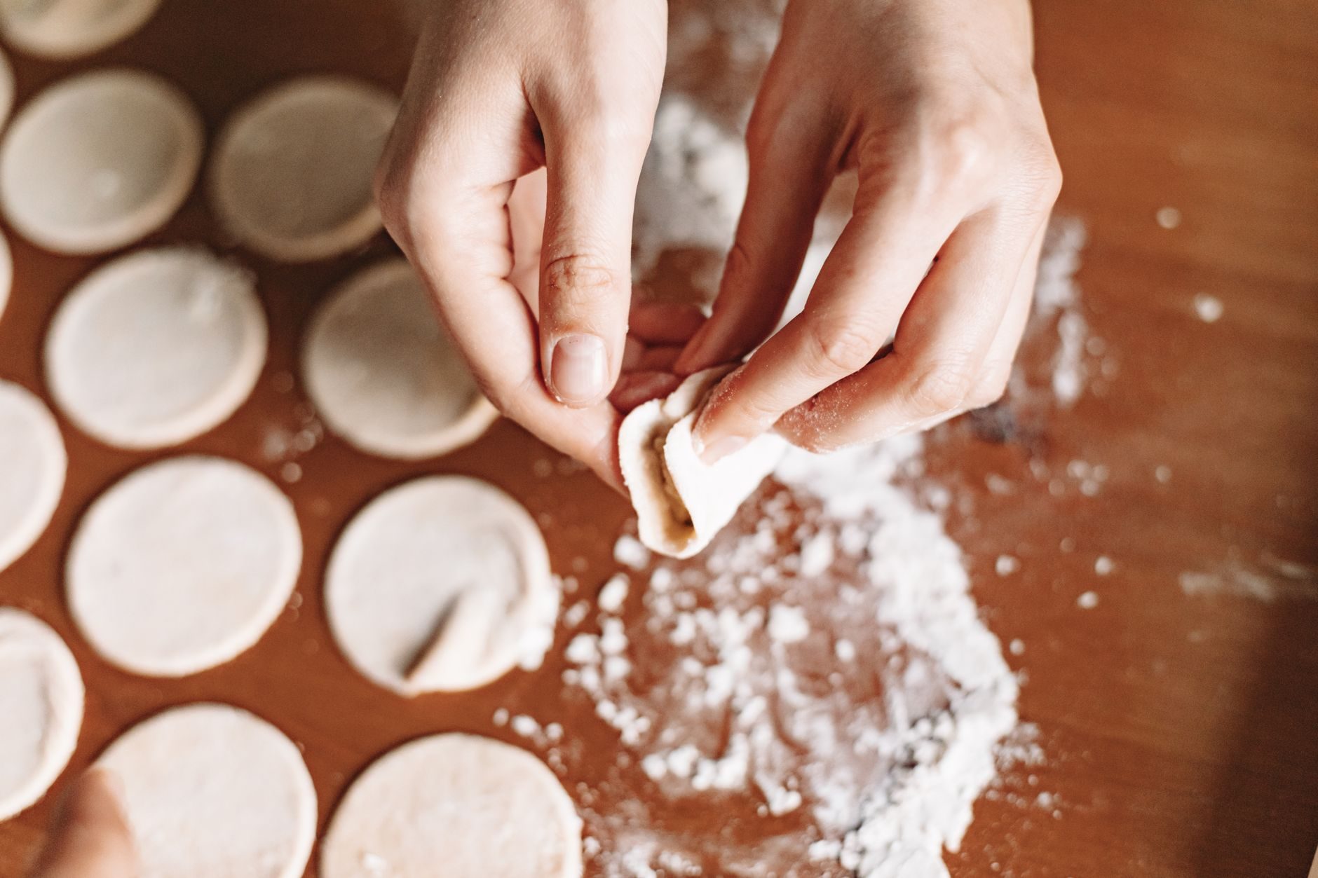 Pierogi z kaszą gryczaną i bryndzą — danie kuchni regionu Podkarpacie i Bieszczady