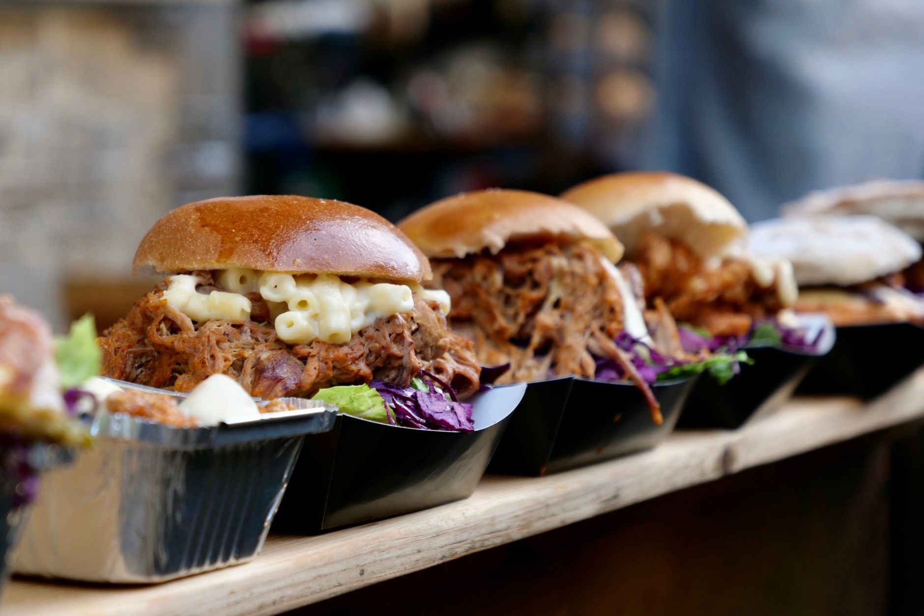 Burger z roladą — danie kuchni regionu Śląsk