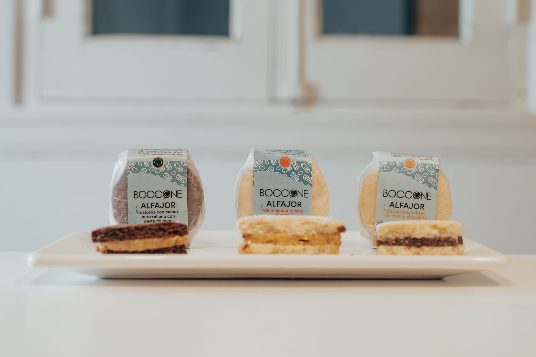 Alfajory oblane czekoladą z dulce de leche w środku