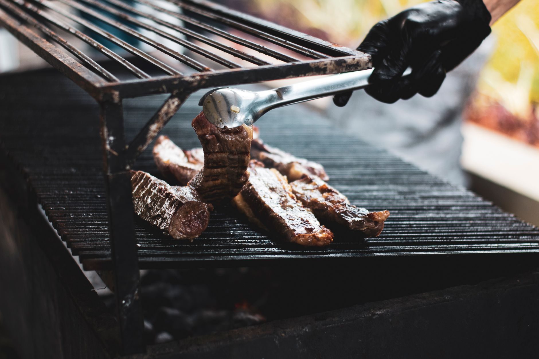 Picanha na szpikulcu nad żarem w churrascarii