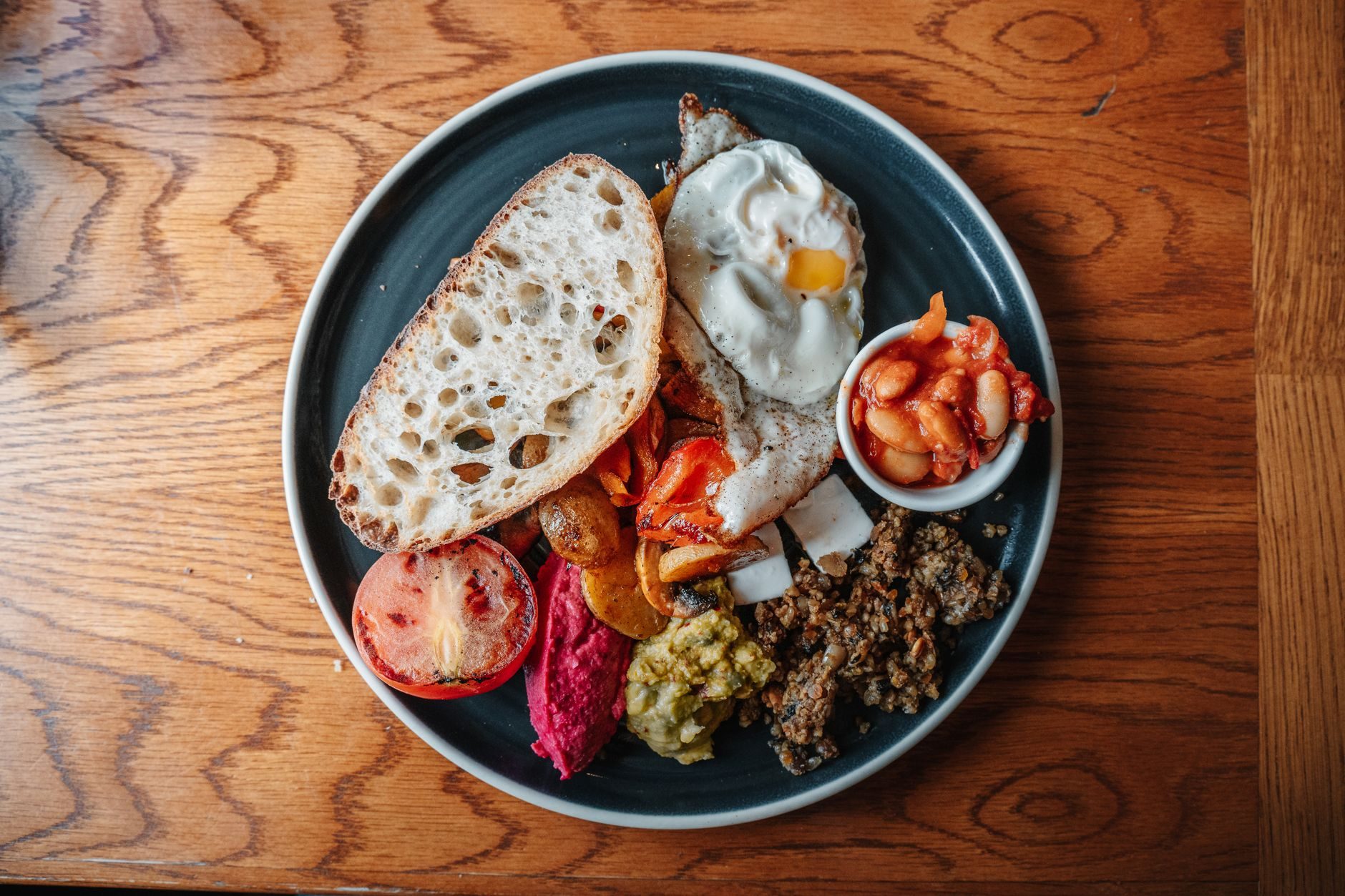 kopczyki haggis, brukwi i ziemniaków polane sosem